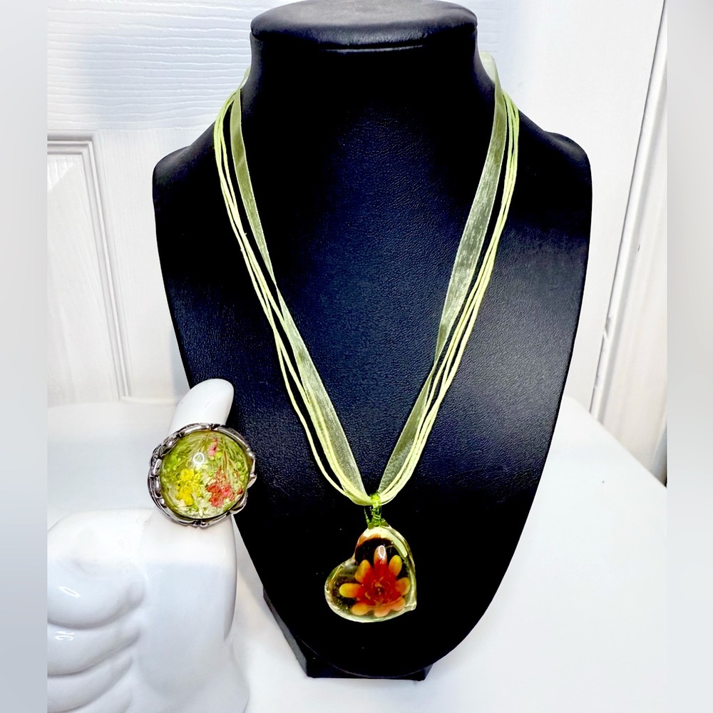 Floral Glass Heart Pendant Necklace and Ring Set